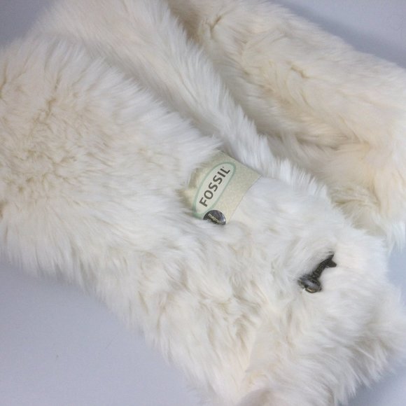 Fossil Isa White Faux Fur Magnetic Scarf Closure 60 in - Picture 1 of 5